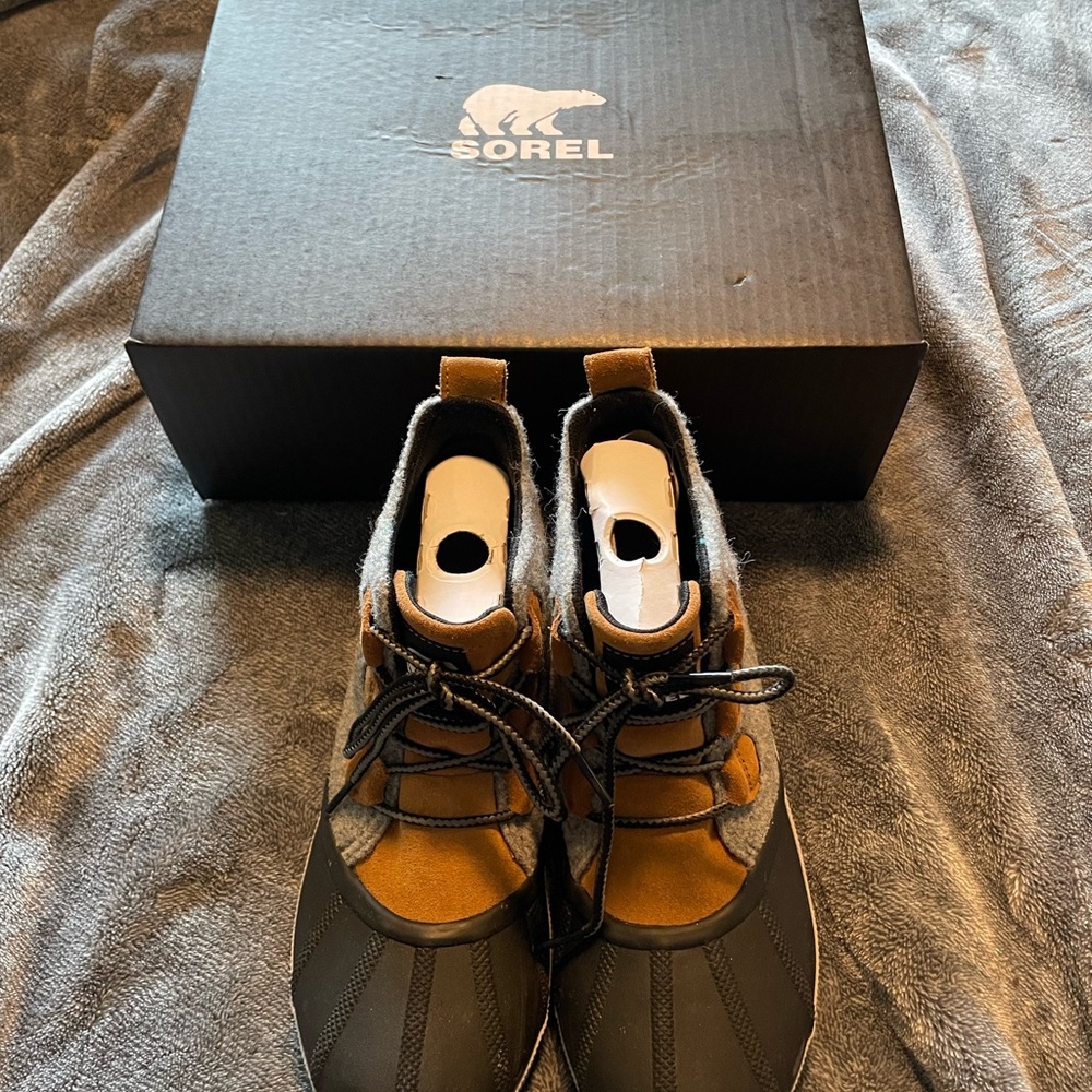 Sorel Blue and Gray Winter Boots Rugged Design